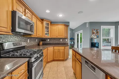 Kitchen - 57 Nautilus Dr W, Leonardo, NJ 07737 photo 5 of 8