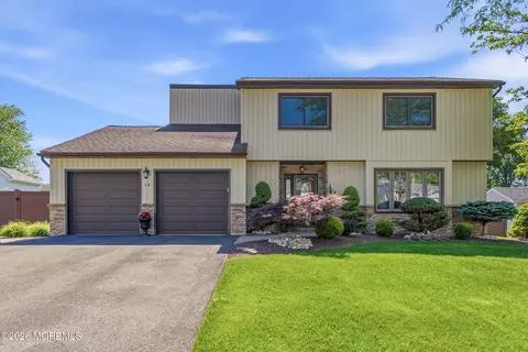 14 Heathrow Ln, Old Bridge, NJ 08857