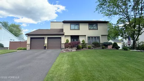14 Heathrow Ln, Old Bridge, NJ 08857
