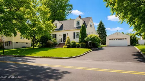 33 Lancaster Rd, Colonia, NJ 07067