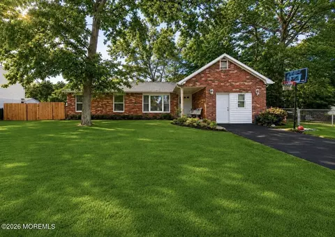 1000 Waldorf Ter, Lakewood, NJ 08701