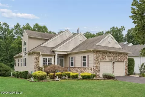 1 Gainsborough Ct, Manalapan, NJ 07726