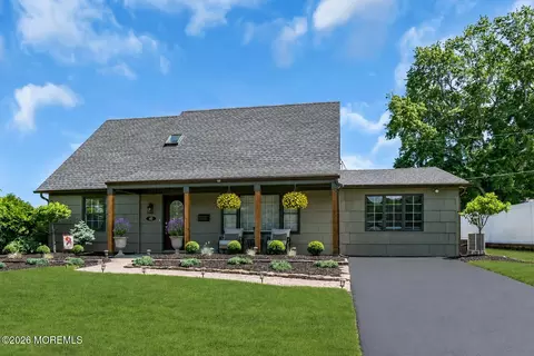40 Icemeadow Ln, Aberdeen, NJ 07747