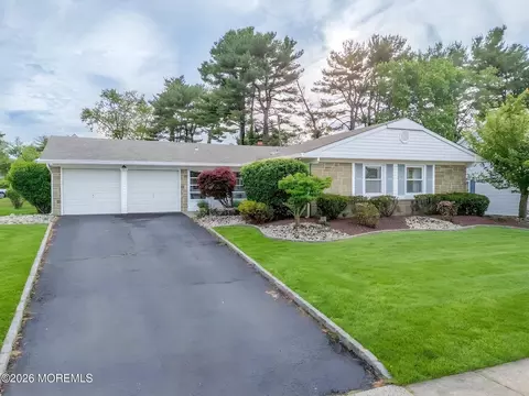 117 Idolstone Ln, Matawan, NJ 07747