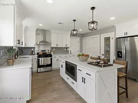 70 Innsbruck Dr, Toms River, NJ 08757