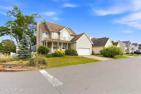 801 Cranberry Rd, Beachwood, NJ 08722