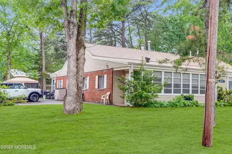 8 Walnut St # B, Toms River, NJ 08757
