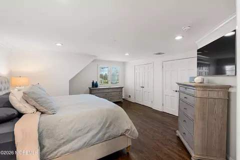 Bedroom - 8 Evergreen Dr, Rumson, NJ 07760 photo 3 of 7