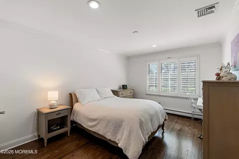 Bedroom - 8 Evergreen Dr, Rumson, NJ 07760 photo 4 of 7