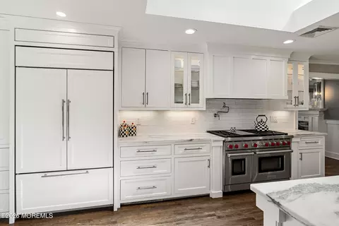 Kitchen - 8 Evergreen Dr, Rumson, NJ 07760 photo 4 of 5