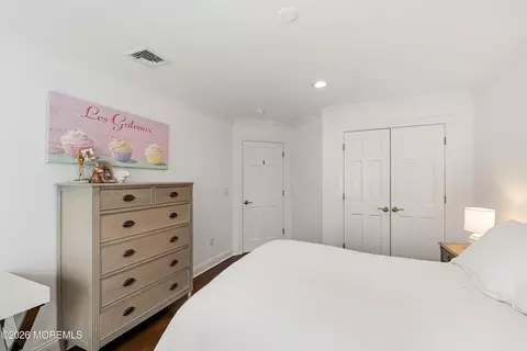 Bedroom - 8 Evergreen Dr, Rumson, NJ 07760 photo 5 of 7