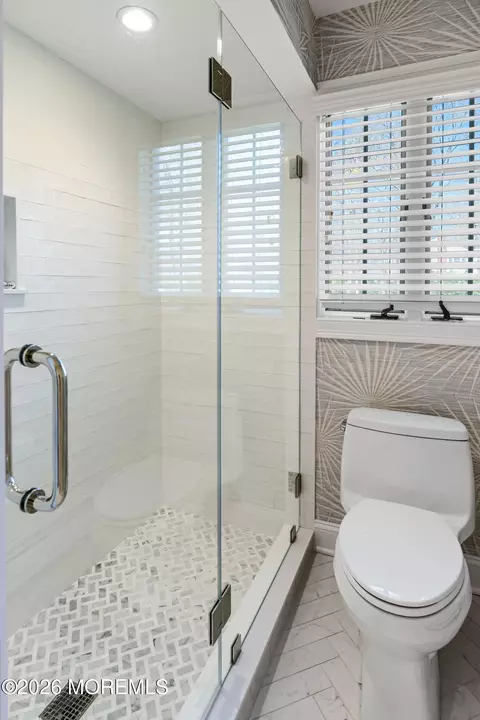 Bath - 8 Evergreen Dr, Rumson, NJ 07760 photo 3 of 8