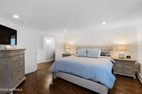 Bedroom - 8 Evergreen Dr, Rumson, NJ 07760 photo 2 of 7