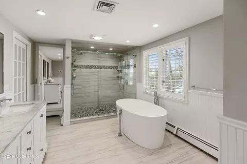 Bath - 8 Evergreen Dr, Rumson, NJ 07760 photo 6 of 8