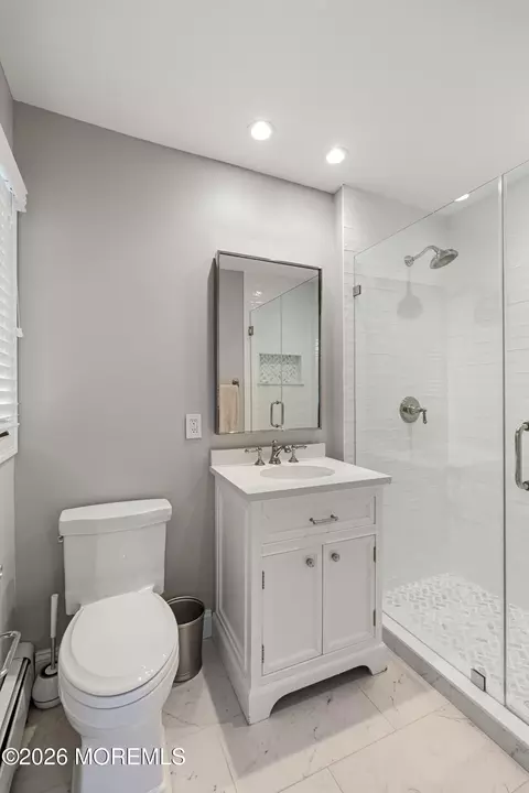 Bath - 8 Evergreen Dr, Rumson, NJ 07760 photo 4 of 8
