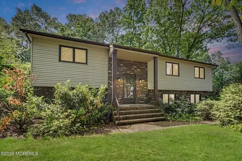 68 Yellow Brick Rd, Wayne, NJ 07470
