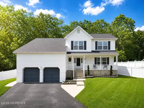 144 Lakeview Ct, Toms River, NJ 08753