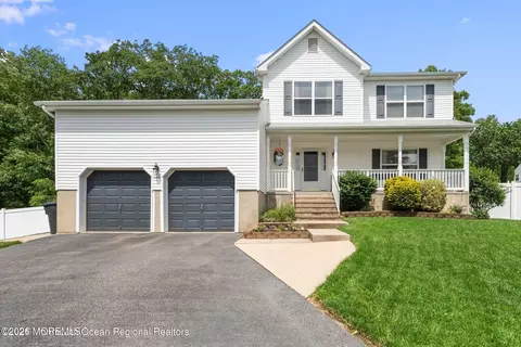 144 Lakeview Ct, Toms River, NJ 08753