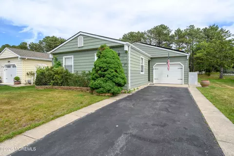 87 Chesterfield Ln, Toms River, NJ 08757