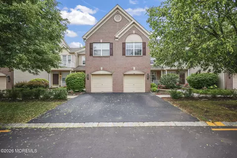 90 Banyan Blvd, Holmdel, NJ 07733