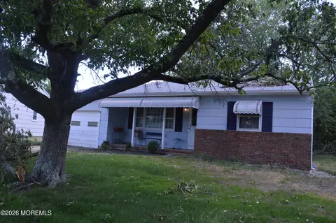 107 Bolingbroke Ct, Toms River, NJ 08757