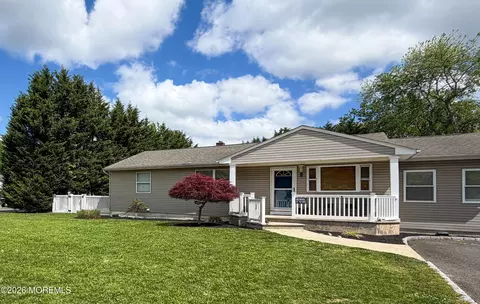 955 Stamler Dr, Toms River, NJ 08753