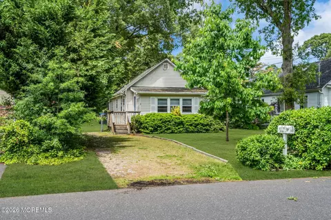 335 Elizabeth Ave, Toms River, NJ 08753