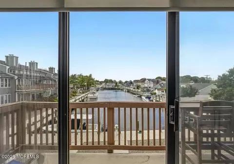 6 Hidden Harbor Dr, Point Pleasant, NJ 08742