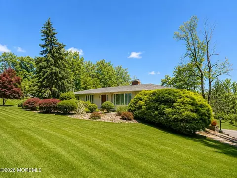 2 Borden Rd, Middletown, NJ 07748