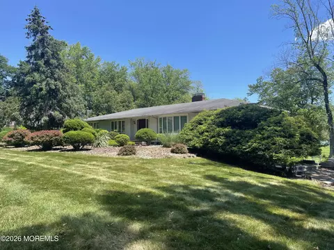 2 Borden Rd, Middletown, NJ 07748