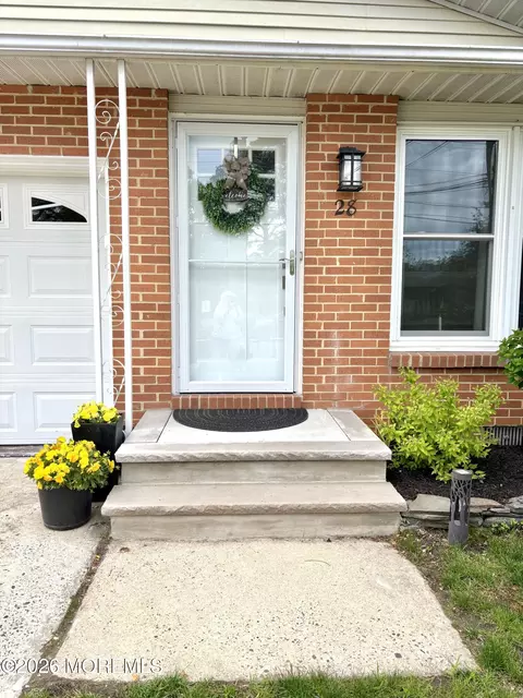 28 Dogwood Rd, Manahawkin, NJ 08050