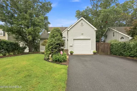 44 East Dr, Toms River, NJ 08753