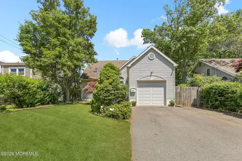 44 East Dr, Toms River, NJ 08753