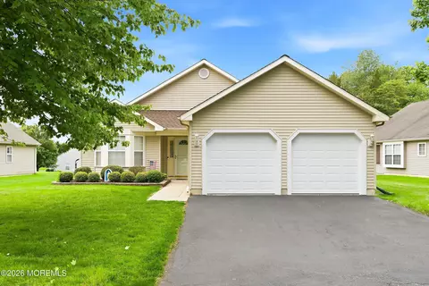 42 Meadows Ln, Whiting, NJ 08759