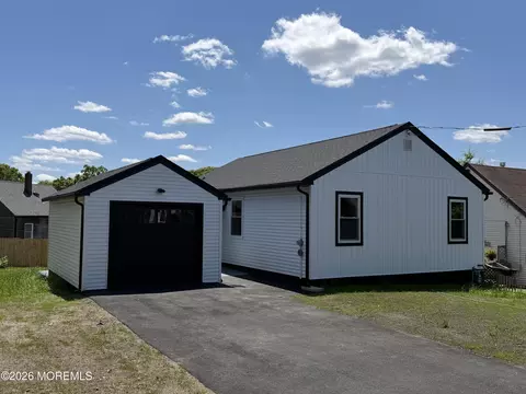 39 Point O Woods Dr, Toms River, NJ 08753