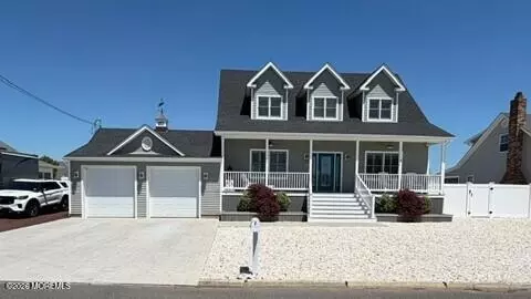 958 Capstan Dr, Forked River, NJ 08731
