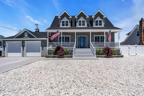 958 Capstan Dr, Forked River, NJ 08731