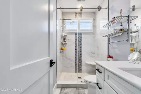 Bath - 958 Capstan Dr, Forked River, NJ 08731 photo 2 of 2