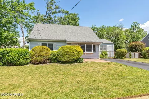 5 Redwood Ter, Hazlet, NJ 07730