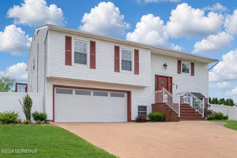 12 Jay Ct, Hazlet, NJ 07730