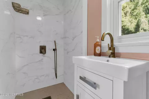 Bath - 303 Stephenson Ave, Middlesex, NJ 08846 photo 4 of 4