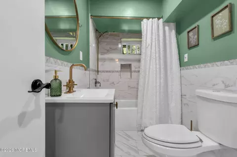 Bath - 303 Stephenson Ave, Middlesex, NJ 08846 photo 1 of 4