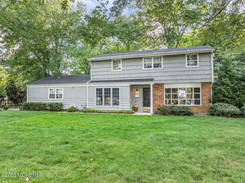 7 Heather Ln, Middletown, NJ 07748