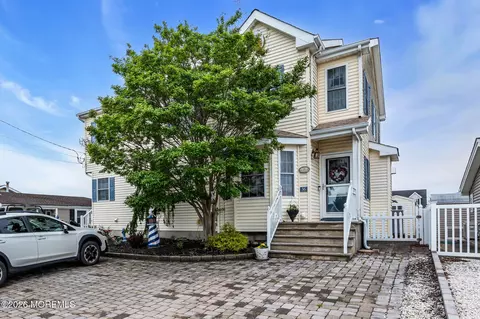 36 Mary Alice Rd, Beach Haven West, NJ 08050