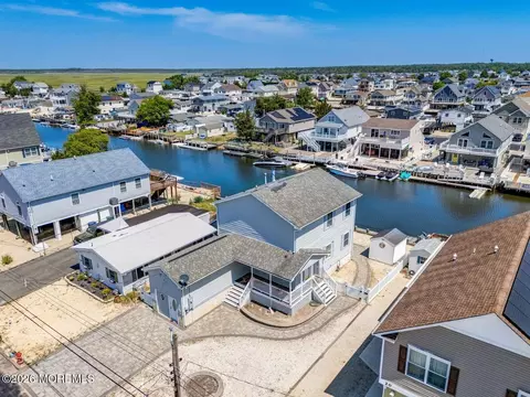 22 W Raritan Dr, Little Egg Harbor, NJ 08087