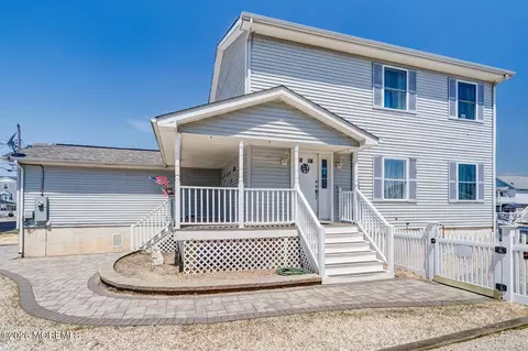 22 W Raritan Dr, Little Egg Harbor, NJ 08087