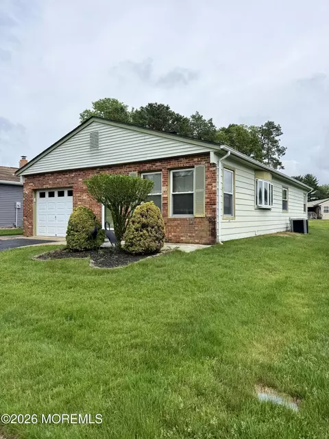 348 Costa Mesa Dr, Toms River, NJ 08757