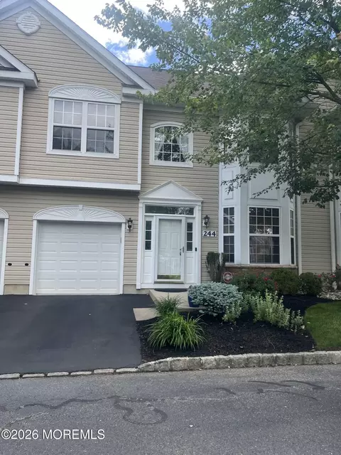 244 Shinnecock Dr, Manalapan, NJ 07726