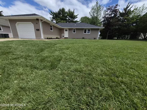 34 Barbuda St, Toms River, NJ 08757