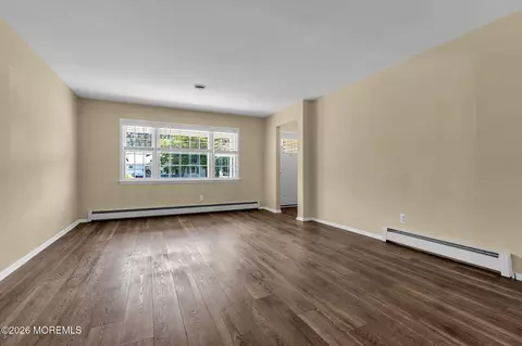 Living - 31 Millbrook Ct, Toms River, NJ 08757 photo 5 of 8